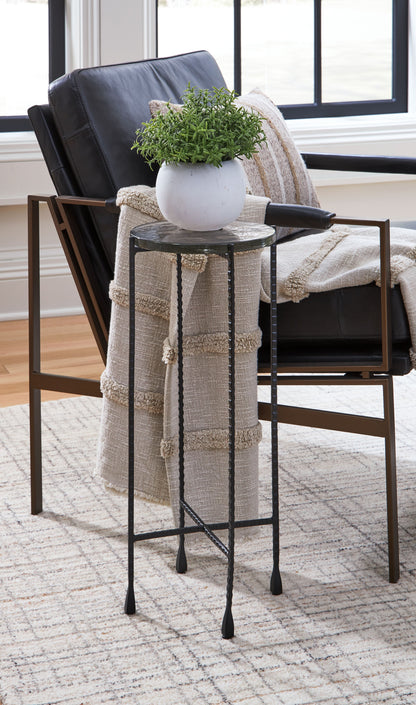 Newgoren - Accent Table - Clear / Black